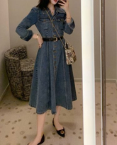 Vintage-Jeanskleid mit ungesäumtem Saum